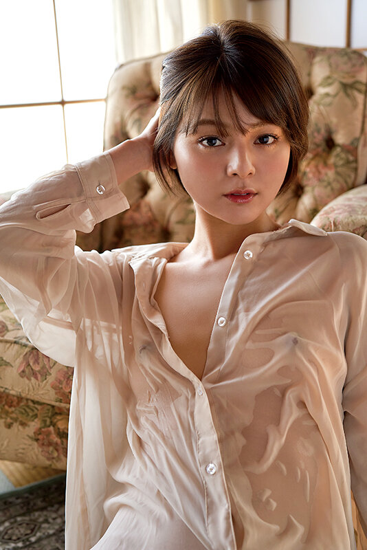 秋本翼「Spread Wings」!スレンダー美人の芸術お尻に大興奮!