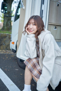 キャンピングカーで会いに行く！麻倉まりなの特別ファン感謝作